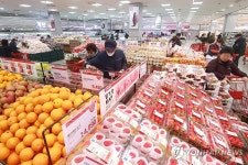 설 앞두고 붐비는 대형마트