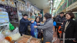 강정애 장관, 서울 용문시장 방문