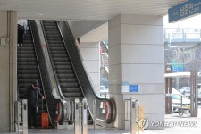 아직 한산한 남춘천역