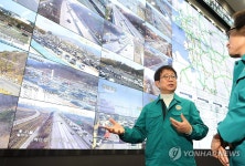 오늘부터 고속도로 71개구간 갓길차로 개방…대중교통 확대