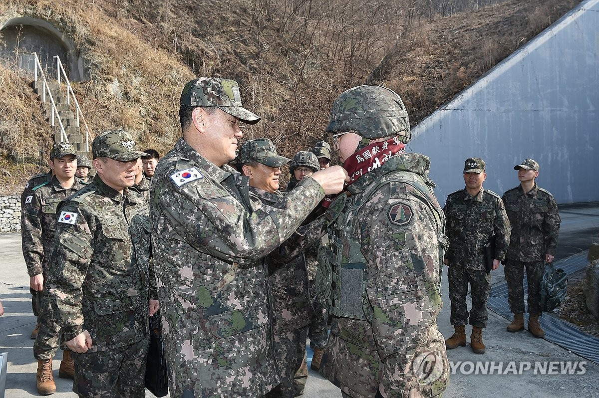한국 합동참모의장, 천안함 점검하며 북한 도발에 대비 강조