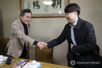 악수하는 이낙연·이준석 공동대표