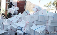 설 연휴에도 분주한 재활용센터