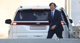 조국 전 장관, 평산마을 도착