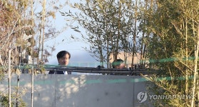 조국 전 장관, 평산마을 도착