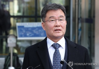 '성남도개공 조례 통과' 청탁 김만배 징역 2년 6월
