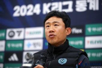 미디어캠프에서 발언하는 최원권 감독