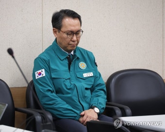 생각에 잠긴 박민수 차관