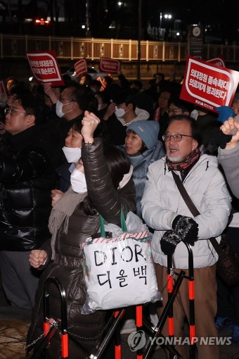 거리로 나선 의사들