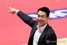 미소 짓는 고희진 감독