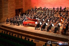 북한, 광명성절 경축 국립교향악단음악회 진행