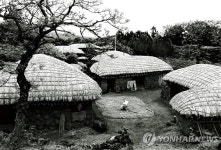 [다시! 제주문화] (78)사라져가는 제주 전통초가…장인들 이제 은퇴 할 때