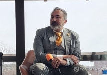 발언하는 아미 베라 의원