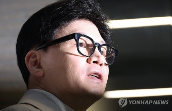 취재진 앞에 선 한동훈 비대위원장