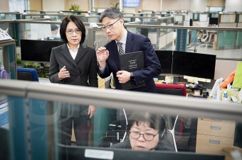 영사콜센터 방문한 강인선 외교부 2차관
