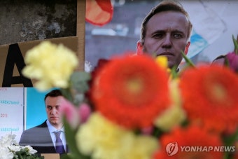 나발니, 옥중 투쟁하며 '한국 민주화' 언급…