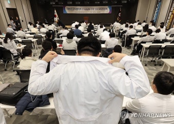 병원 떠난 전공의 대표들 한자리에