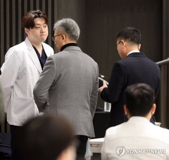 김택우 의협 비대위원장과 박단 대한전공의협의회 회장