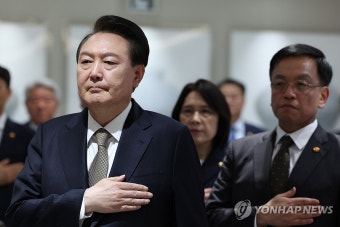 윤석열 대통령, 국무회의 주재