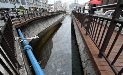 창원 양덕천 기름 유출, 인근 아파트 보일러 기름탱크가 원인