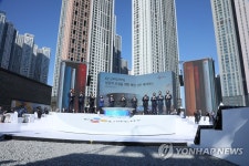 취업 20만 명 CJ라이브시티 공사 10개월 중단에 시민 반발