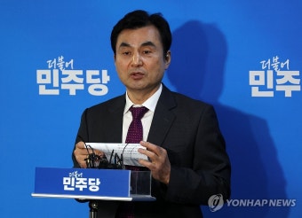 회의 결과 설명하는 안규백 위원장