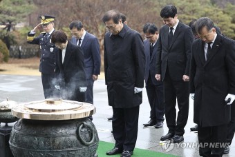 국립현충원 참배하는 박성재 신임 법무부 장관