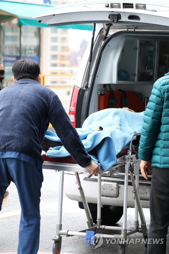 전공의 집단이탈에 환자 전원·퇴원