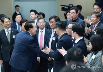 원전 활력 민생토론 입장하는 윤석열 대통령
