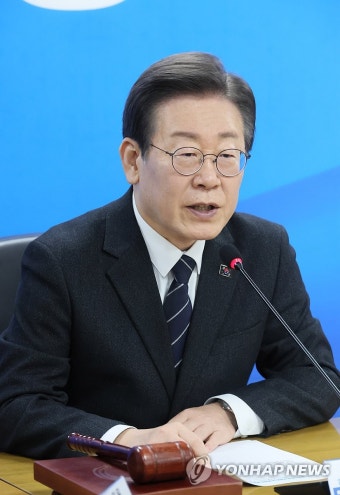 발언하는 이재명 대표