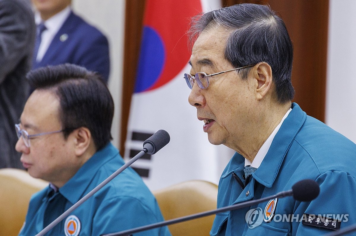 한덕수 총리 대통령에 직접 건의된 계엄 선포, 법에 따르지 않았다 발언에 논란 확산