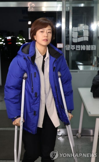 최고위원회의 참석하는 더불어민주당 고민정 최고위원