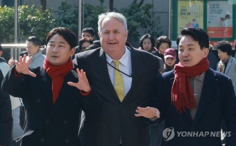 대화하는 원희룡-인요한-이천수