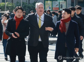 대화하는 원희룡-인요한-이천수