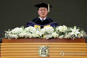 식사하는 유홍림 총장
