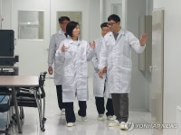 시설 둘러보는 오영주 장관
