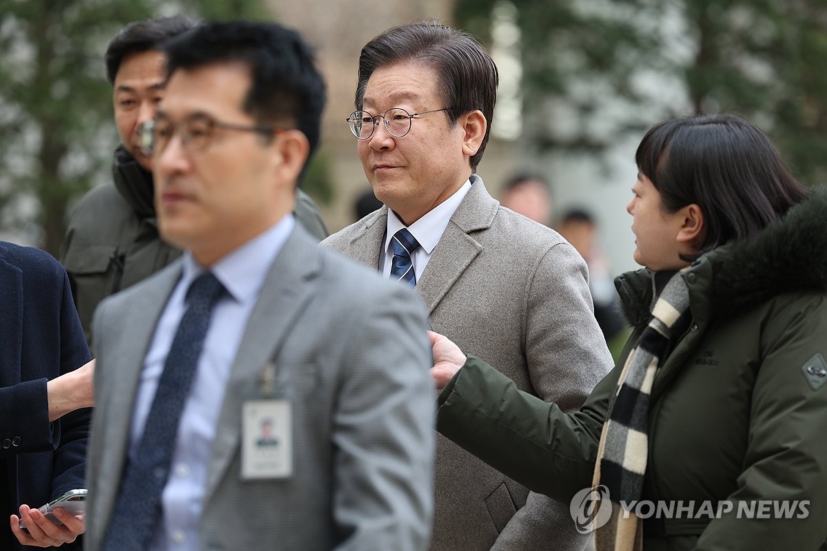 이재명 더불어민주당 대표, 위증교사 사건 1심 무죄 판결 받아 수긍 바닷 속의 좁쌀