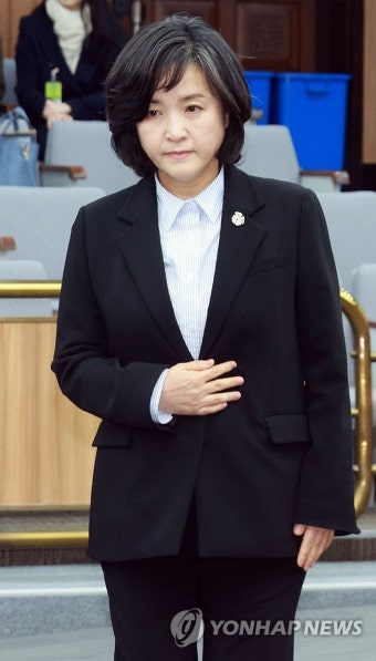 입장하는 신숙희 대법관 후보자
