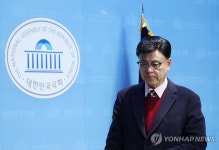 與 4선 이명수 불출마…선당후사 정신으로 혁신 대상될 것