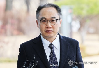 질문에 답하는 이원석 검찰총장
