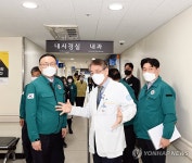 경기도의료원 의정부병원 시설 둘러보는 이한경 본부장