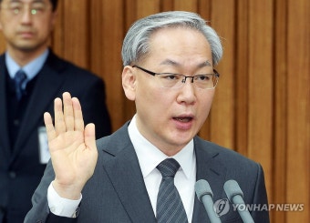 선서하는 엄상필 대법관 후보자