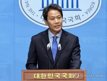 민주당 공천 관련 기자회견 하는 임종석 전 비서실장