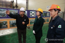 원전 중소기업 방문한 오영주 장관