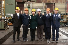 원전 중소기업 방문한 오영주 장관
