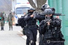 대테러훈련에 투입된 해병대와 경찰