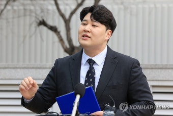 기자회견 연 사직 전공의 류옥하다 씨
