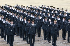 임관 선서하는 육군3사관학교 생도들