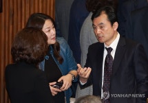 대화하는 안규백-이재정