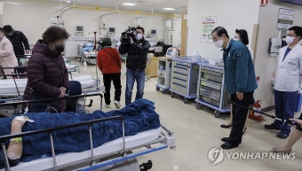 응급의료센터 찾아 환자 위로하는 한덕수 국무총리